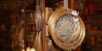 Peças em capim-dourado, belas e originais – Foto: Mazim Aguiar