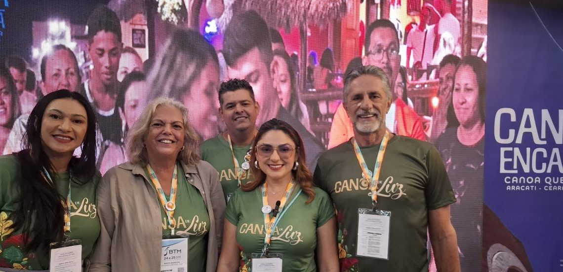 No estande de Canoa Quebrado/CE, a cordialidade dos empreendedores, Andréa Carla (Secretária Executiva da (ASDECQ) - Associação dos Empreendedores de Canoa Quebrada), Marta Soares (Pousada Latitude), Victor Barreto, Gabriele Crippa e Rui Barbosa (ASDECQ) - Foto: Gutemberg Bogéa