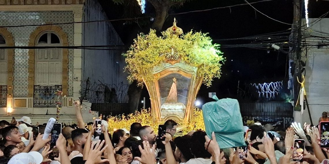 Imagem de Nossa Senhora de Nazaré esperada por todos nos mais diversos pontos da capital paraense – Foto: Gutemberg Bogéa