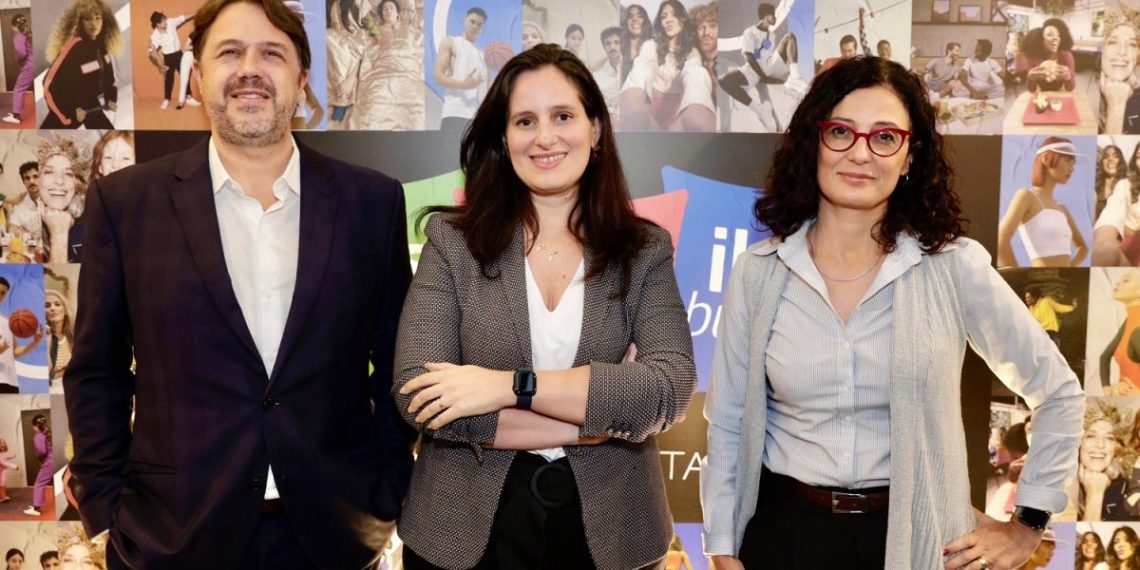Da esquerda para a direita, Romulo Silva, Roberta Vernaglia e Lara Teixeira da Accor – Foto: Divulgação