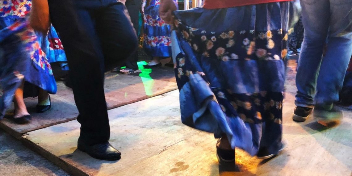 A exposição "Lembranças de um Fandango Caiçara" está circulando pelo interior e litoral paulista, mostrando o acervo dos mestres e mestras caiçaras - Foto: Divulgação