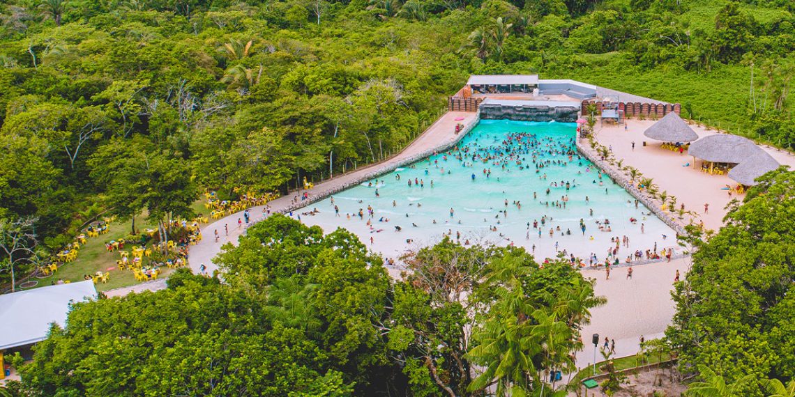 Com uma excelente infraestrutura de entretenimento, lanchonetes e restaurantes, o parque aquático investe em novas atrações – Foto: Divulgação