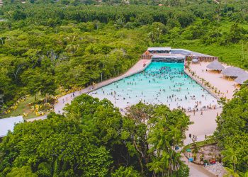 Com uma excelente infraestrutura de entretenimento, lanchonetes e restaurantes, o parque aquático investe em novas atrações – Foto: Divulgação