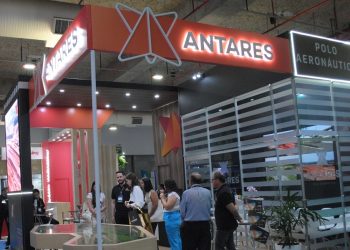 Estande do Antares Polo Aeronáutico na Ficomex, feira de comércio exterior realizada no Centro de Convecções de Goiânia - Foto: Anderson Costa