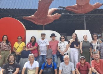 Homenageados durante estada no Porto do Cujupe, porta de entrada para a Floresta dos Guarás no litoral ocidental maranhense - Foto: Gutemberg Bogéa
