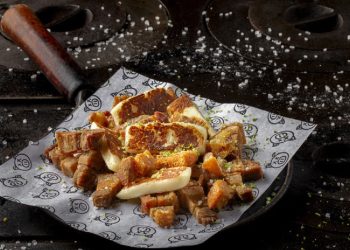 Torresmo Mineiro com Queijo Coalho e Melado de Cana – Foto: Nakayana