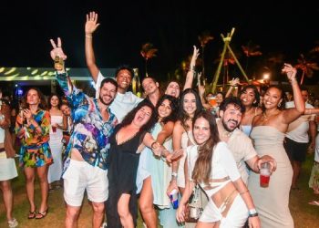 José Loretto, Tardelly Lima, Suzy Lopes, Sheron Menezes, Larissa Boccino, Natascha Falcão e Dandara Costa - Foto: Divulgação