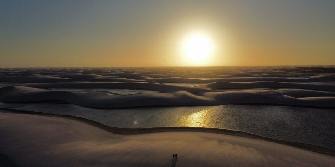 Os destinos exploram a relação entre turismo sustentável, conservação ambiental e experiências autênticas. Na foto, os Lençóis Maranhenses - Foto: Divulgação