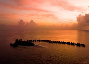 O encontro do céu com o oceano nas Maldivas - Foto: Divulgação