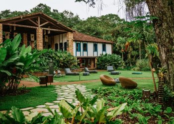 Datada do século XVII, a propriedade se destaca pelo casarão histórico restaurado, que hoje abriga exposições permanentes sobre a rica história cultural da região e a biodiversidade local - Foto: Divulgação