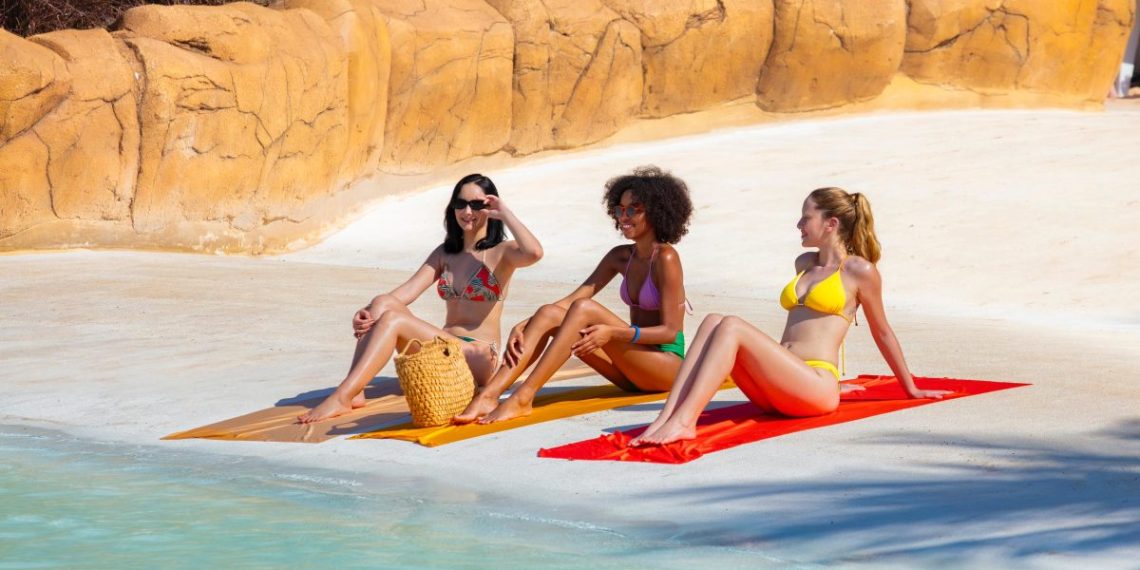 O complexo Hot Beach Parques & Resorts segue com o Verão Fantástico e traz condições especiais para quem deseja aproveitar a estação - Foto: Divulgação