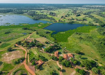 Hospedagem Casa Caiman vista do alto. Caiman é um oásis de 53 mil hectares que preserva a fauna, flora e cultura do Pantanal - Foto: Felipe Castellari