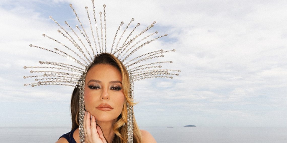 A atriz Paolla Oliveira ganha o cetro de Rainha do Baile do Copa 2025 – Foto: Divulgação