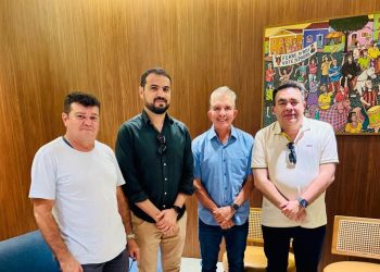 Organizadores do evento (a esquerda) durante encontro como o prefeito de Patos, Nabor Wanderley e o gerente de marketing da Guanabara, Rodrigo Mont'Alverne – Foto: Divulgação