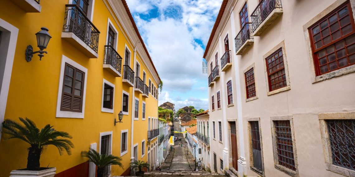 Atrativos como a Rua do Giz, em São Luís, considerada a 6ª mais bonita do país, aliados a experiências memoráveis e cultura singular conferem ao Maranhão potencial ímpar no Turismo – Foto: Divulgação
