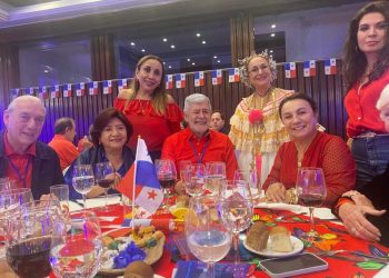 Animados skålegas peruanos reforçam o convite para o Congresso Mundial de Clubes Skål, que será realizado em Cusco, de 25 a 30 de setembro de 2025 - Foto: Divulgação