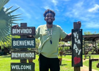 Após passagem por resort de grande porte em Florianópolis, o recreador Douglas Sousa passa a integrar a equipe do hotel Vila Aty, em Atins – Foto: Divulgação