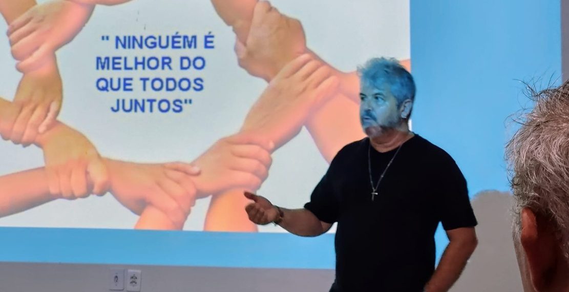 Marcos Luz durante treinamento de equipe – Foto: Divulgação