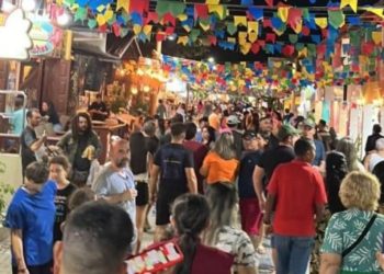Neste mês de junho, Canoa Quebrada vive a magia do Nordeste com o pé na areia, o coração em festa e os olhos encantados. Porque Canoa não apenas encanta — Canoa é inesquecível – Foto: Divulgação