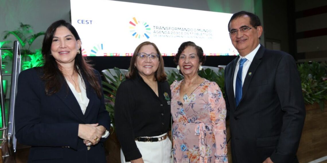 A Reitora do CEST Dra. Maria da Conceição Melo Rolim com representantes da APAE de São Luís, a gestora Christiane Diniz e o Presidente Arionildes Silva e Silva e o Conselheiro Vanderlaan Rolim - Foto: Divulgação