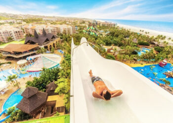 O Beach Park oferece uma oportunidade de trabalho e crescimento profissional em um dos mais importantes parque aquáticos do país - Foto: Divulgação