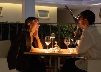 Villa d'Ozio propõe trocar o tradicional jantar de Dia dos Namorados por uma experiência completa: menu refinado com vista para o mar e estadia em suíte com espumante e café da manhã artesanal, em um dos destinos mais charmosos de Santa Catarina - Divulgação