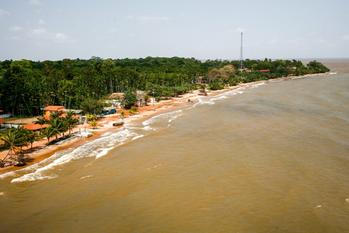 Praias de águas doce cercam a residências de veraneios construidas ao logo dos anos - Foto: João Ramid