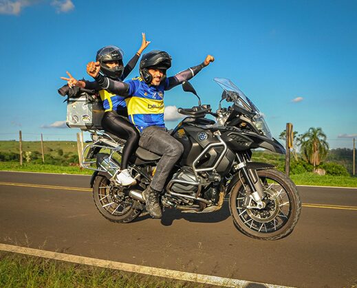 Wilson Pessoa e Faby Martins, líderes do grupo MotoTerapia, vão viajar na mesma moto até Monte Verde no próximo dia 31 - Foto: Divulgação