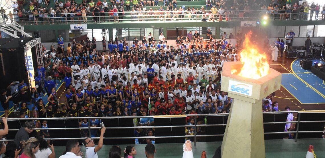 Na ocasião, o tradicional desfile das equipes e o acender da pira para declaração de abertura dos jogos olímpicos Sesc 2025 - Foto: Divulgação