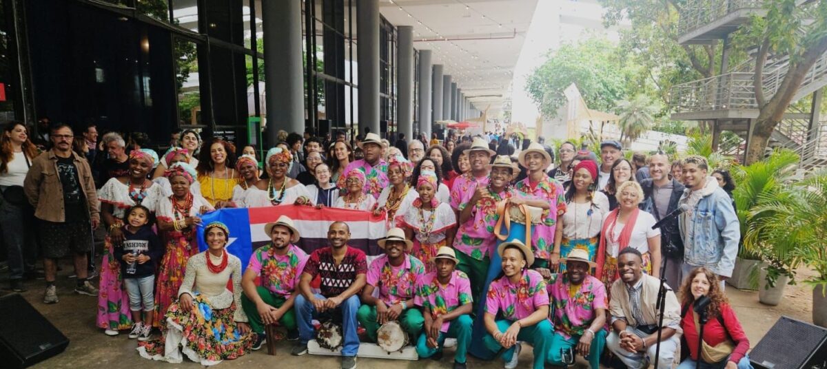 A apresentação do Tambor de Crioula da Floresta aconteceu na manhã do domingo (7), na Varanda do Pavilhão Ciccillo Matarazzo, do Parque Ibirapuera, onde acontece a 36ª edição da Bienal - Foto: Divulgação