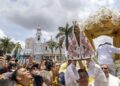 A emoção na principal procissão, na chegada da imagem de Nossa Senhora na Basílica Santuário de Nazaré - Foto: João Ramid