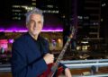Mark Lambert, renomado cantor e guitarrista norte-americano, conhecido por sua habilidade em diversos estilos musicais - Foto: Divulgação