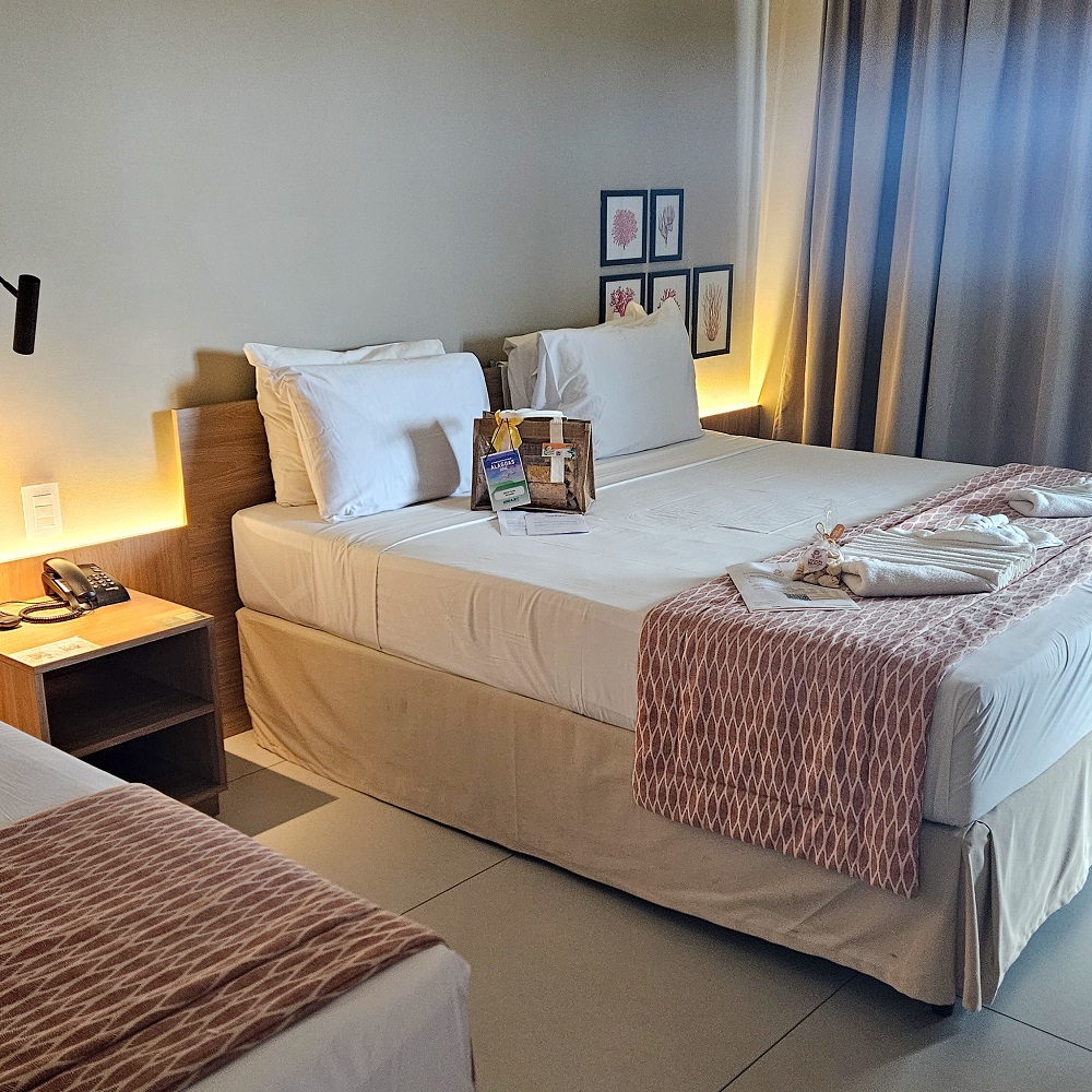Além do quarto e banheiro, todos os apartamentos possuem varanda e sala integrada a uma cozinha compacta - Foto: Juliana Vieira