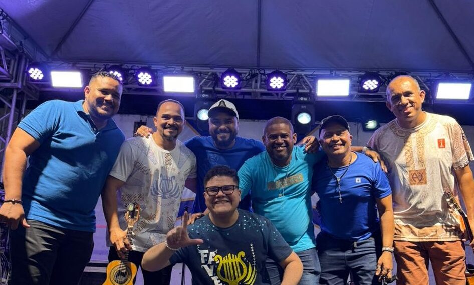 A tropa de elite musical do samba vencedor: Tunai Moura, Alysson, Luzian Filho, Nestor melodia, Jotha Júnior, Clayton Canhoto e Guilherme Soares (Agachado) - Foto: Divulgação