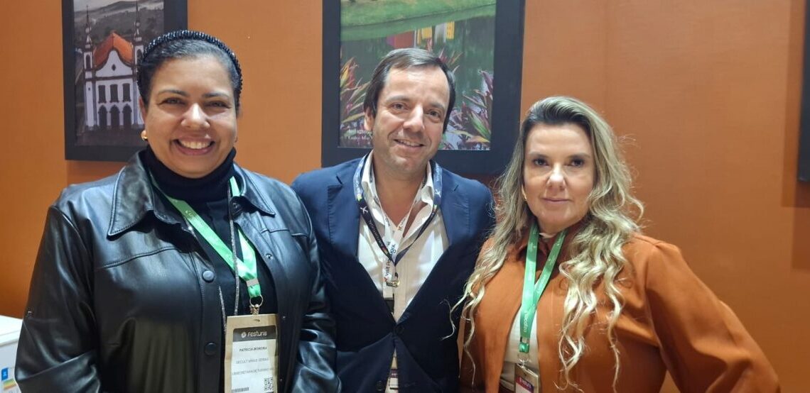 Reunidos no estande de Minas Gerais na Festuris, em Gramado, PatrÃ­cia Moreira, subsecretÃ¡ria de Turismo de Minas Gerais: David Seromenho, assessor de imprensa da TAP e Ãrica Maia, gestora da IGR Veredas â Foto: Gutemberg BogÃ©a