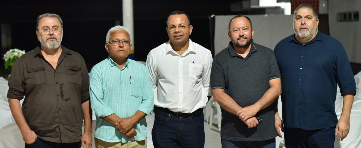 Deusdedit Carneiro (Arqueólogo); Washington Cantanhêde (Presidente da Academia Vitoriense de Letras), Euges Lima (Escritor e Historiador), Luiz Carlos Amaral (Jornalista) e Gutemberg Bogéa (Editor do JP Turismo) - Foto: Divulgação