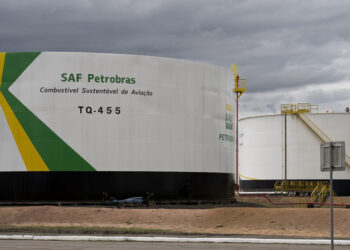 O SAF é considerado peça-chave para a redução das emissões de gases de efeito estufa na aviação civil e ocupa posição central nas estratégias globais de descarbonização do transporte aéreo - Foto: Divulgação