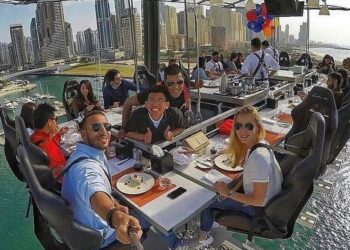 Sunset combina gastronomia de alto nível, vista privilegiada e atmosfera imersiva na temporada 2026 - Foto: Divulgação