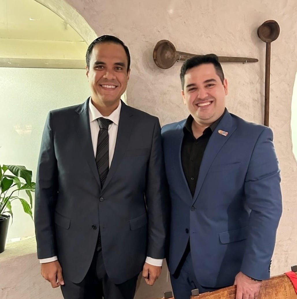  O Ministro do Turismo, Gustavo Feliciano e o Gerente Comercial do Hotel Sonata de Iracema, Wesley Assis - Foto: Divulgação