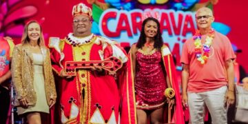 Prefeito Zé Martins e primeira-dama Vânia Martins fazem entrega da chave ao rei e rainha do Carnaval de Bequimão - Foto: A. Garcia