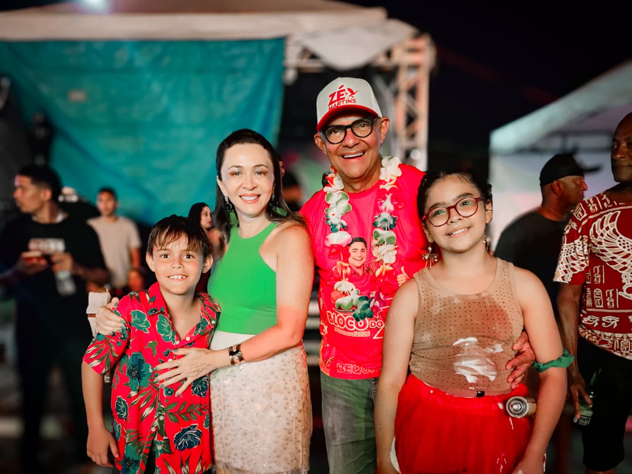 Prefeito Zé Martins e família acompanham programação infantil do Carnaval de Bequimão - Foto: A. Garcia