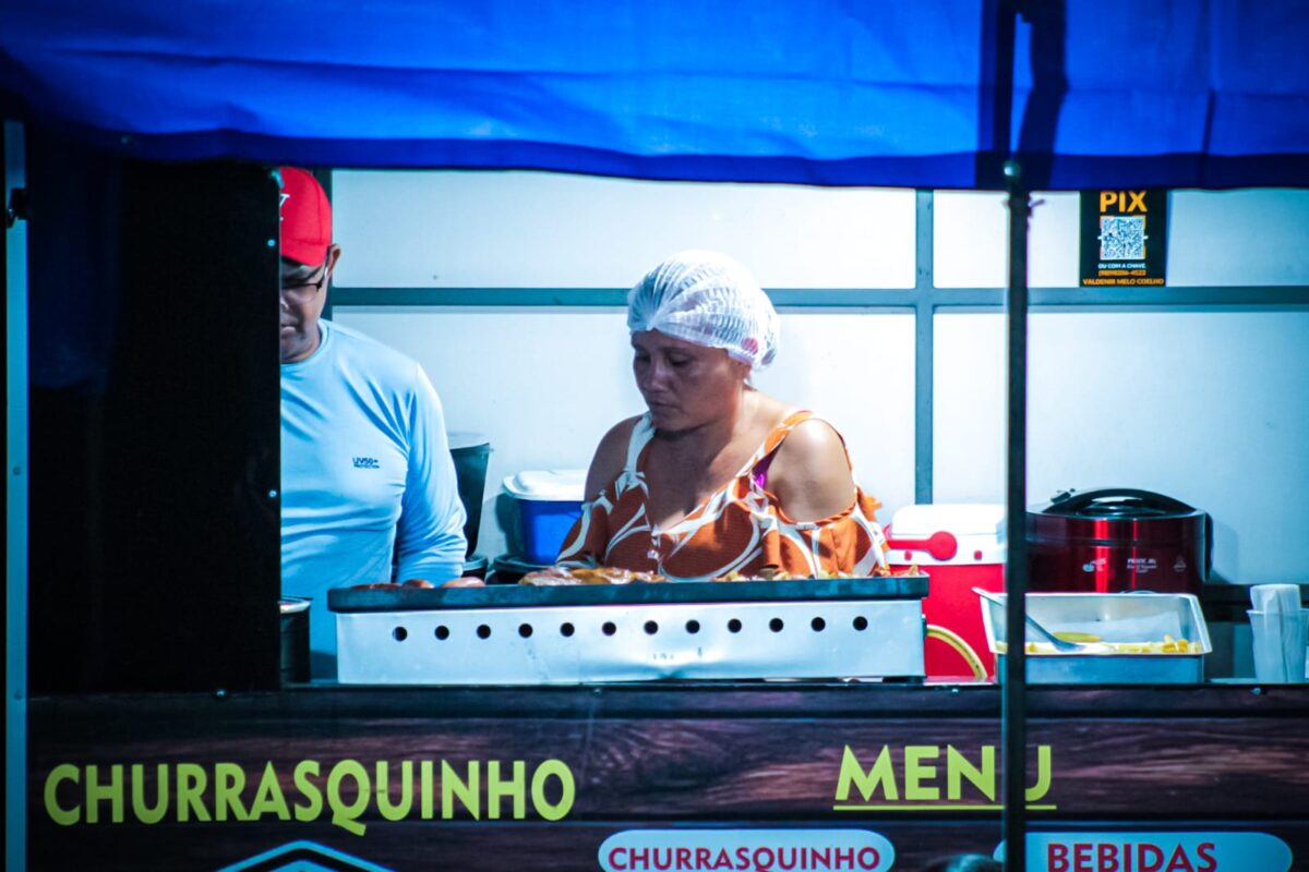 Barracas padronizadas em uma arena marcada pela organização e qualidade dos produtos servidos a população - Foto: A. Garcia