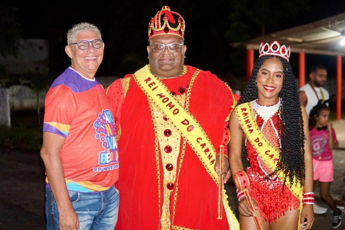 O Prefeito Zé Martins na Passarela do Samba, espaço carnavalesco que recebe as tradicionais agremiações do município, assim como o rei e rainha do carnaval por ocasião dos quatro dias de festa - Foto: Divulgação