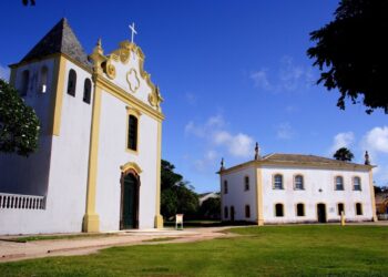 Construída no século 18, a Igreja Matriz Nossa Senhora da Pena é um marco de Porto Seguro - Foto: Divulgação/Pref. Porto Seguro