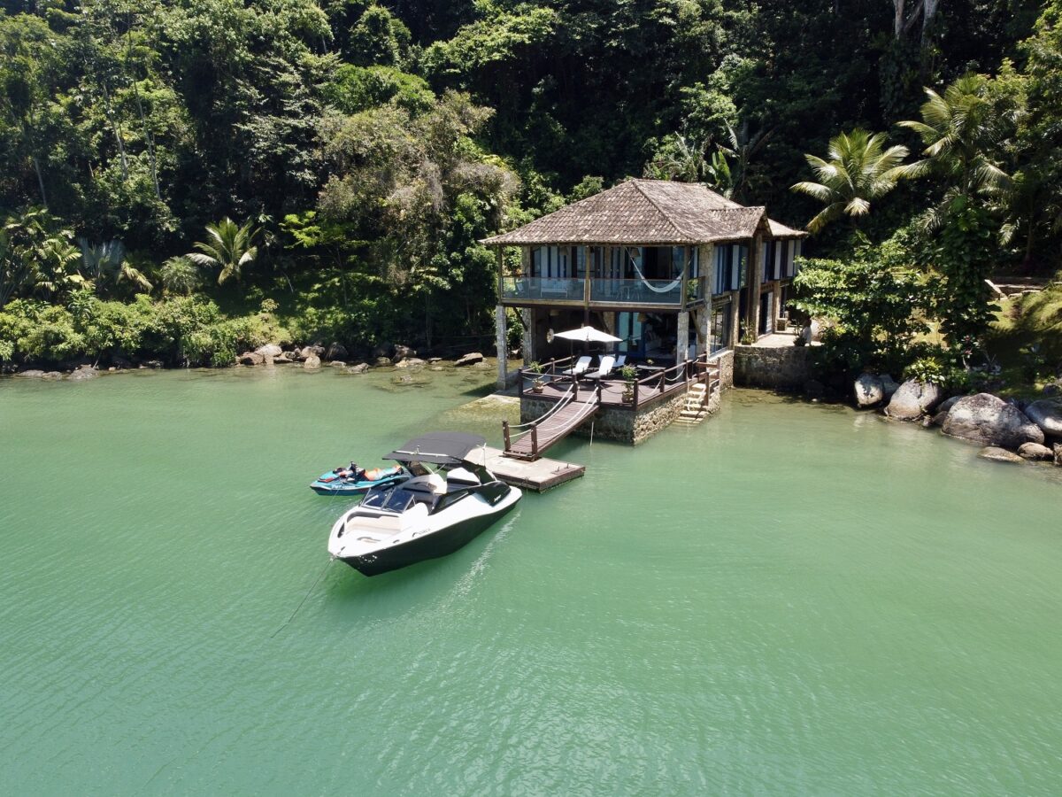 A Villa é perfeita para férias em família, eventos exclusivos ou momentos de descanso em meio à natureza - Foto: Divulgação