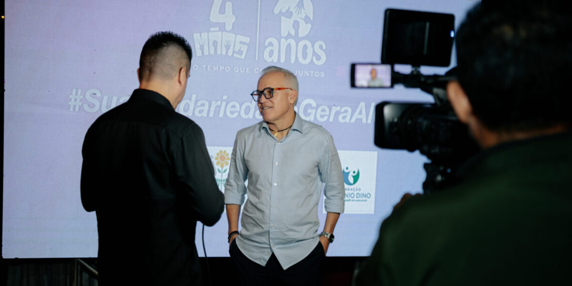 Marcelo Aragão, falando com entusiasmo dos trabalhos da 4Mãos, que resultam em um projeto de grande dimensão humanitária e social - Foto: Divulgação