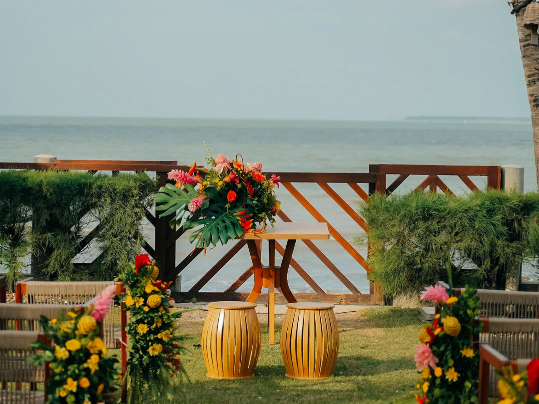 Área externa para eventos possui vista panorâmica para o mar - Foto: Divulgação