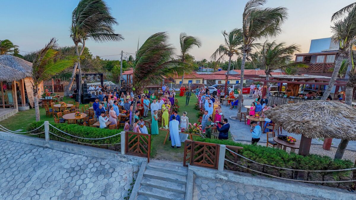 Amplo espaço ao ar livre para eventos, em frente à praia, é um dos diferenciais do Oiti Beach Resort - Foto: Jhonatan Bruno
