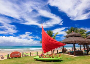 Considerado um dos melhores destinos do Nordeste do Brasil, Porto de Galinhas é um lugar perfeito para quem deseja sair da rotina e descansar na beira do mar - Foto: Divulgação