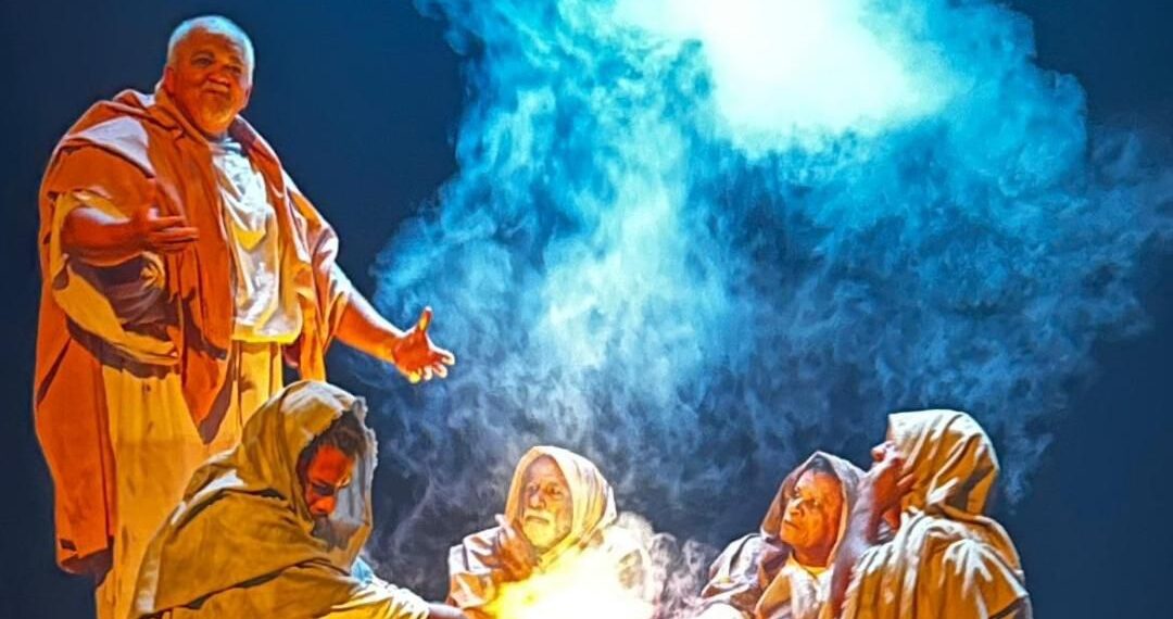 DiscÃ­pulos, como Pedro, sentem a falta de Jesus , crucificado no Monte do CalvÃ¡rio, e comeÃ§am a narraÃ§Ã£o do mais humano e mais poÃ©tico drama cristÃ£o - Ascom/Coteatro